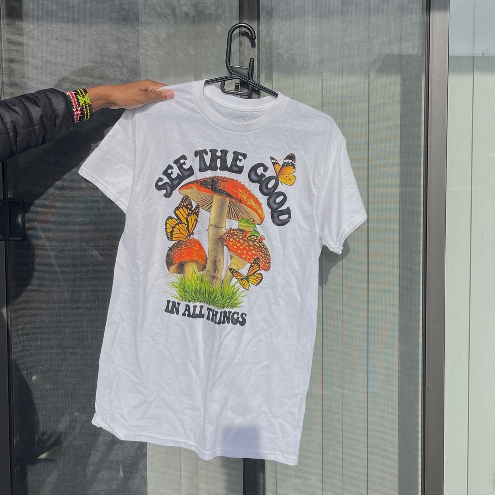 WHITE MUSHROOM SHIRT